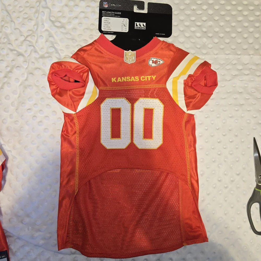 NFL Kansas City Chiefs Red Pet Jersey with White and Yellow Accents Sz L NWT